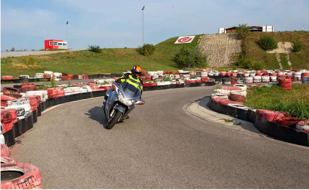 Molnár Sándor Motoros Oktató